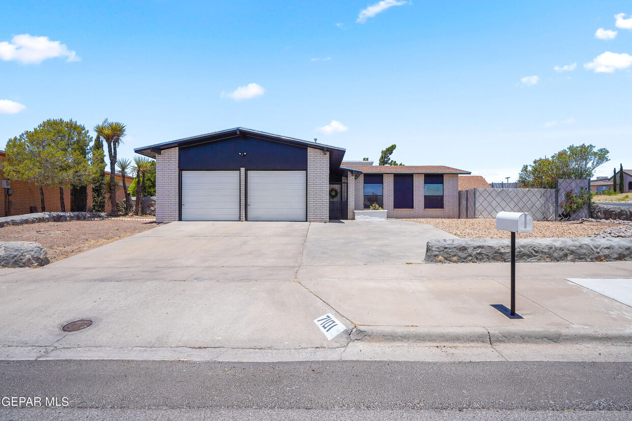 Primary Photo - 7101 Cerro Negro Dr