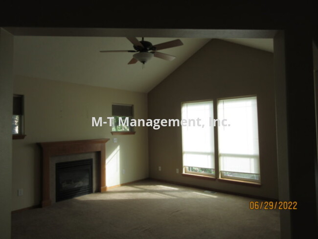 Foto del edificio - Spokane Valley rancher: 3 br/2 bath, islan...