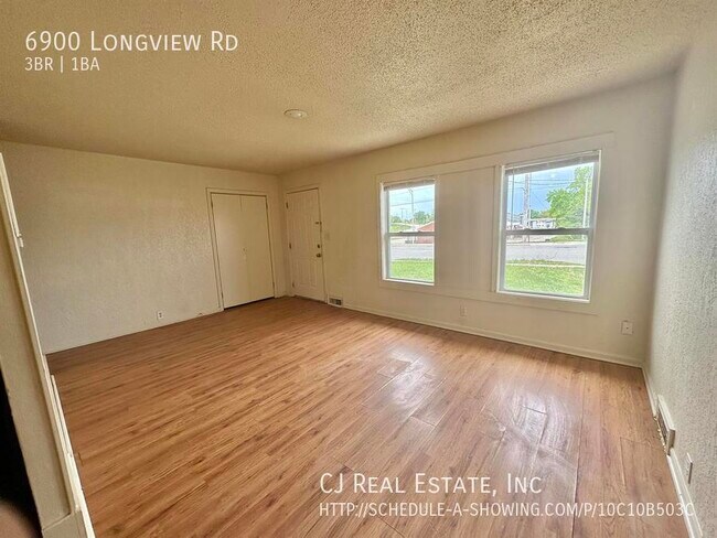 Foto del edificio - 6900 Longview Rd