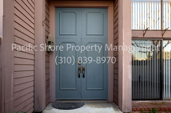 Foto del edificio - Lush and Lavish Three Bedroom Neatly Tucked Away In The Villa Vallarta Townhouse Community