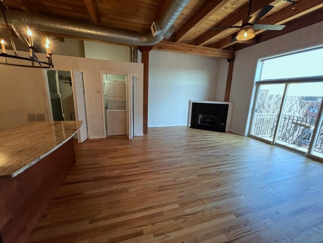 Building Photo - 2806 N Oakley Ave