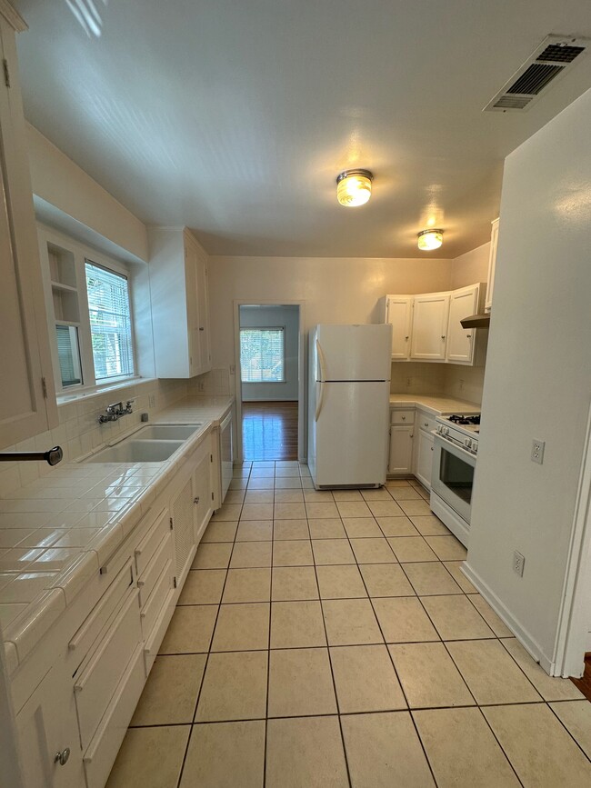 Building Photo - 860 S Spaulding Ave