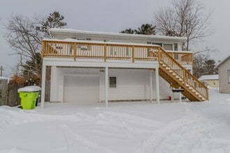 Building Photo - 933 E Front St