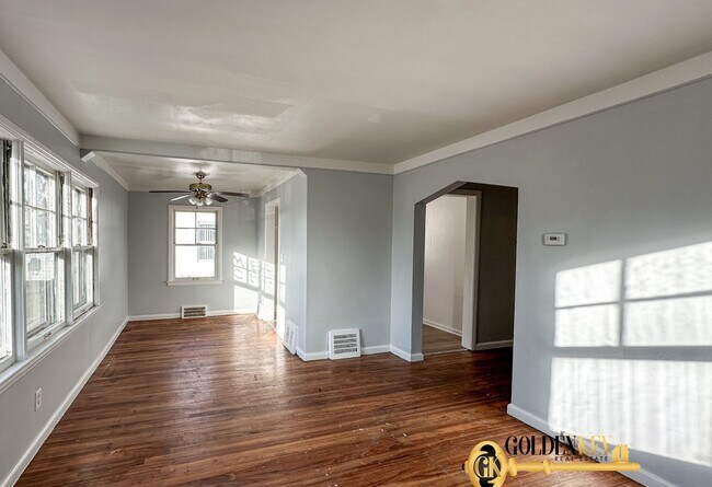 Building Photo - New 2 bedroom / 1 bathroom plus bonus room!