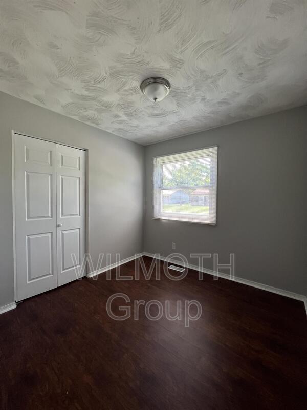 Building Photo - 5922 Falcon Ln