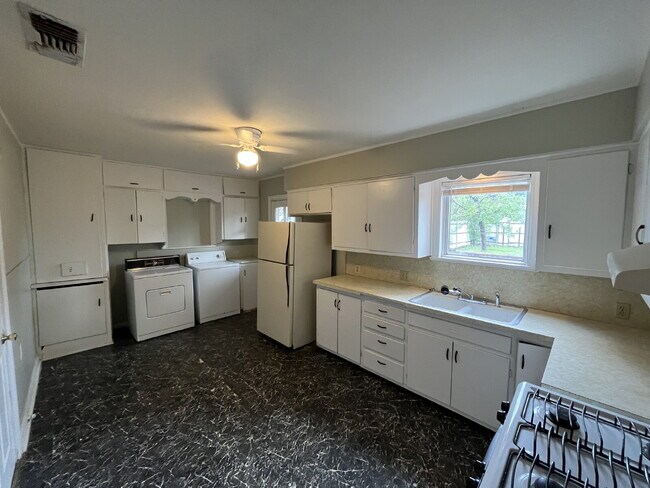 Foto del edificio - 2 Bed, Charm and All Bills Paid!