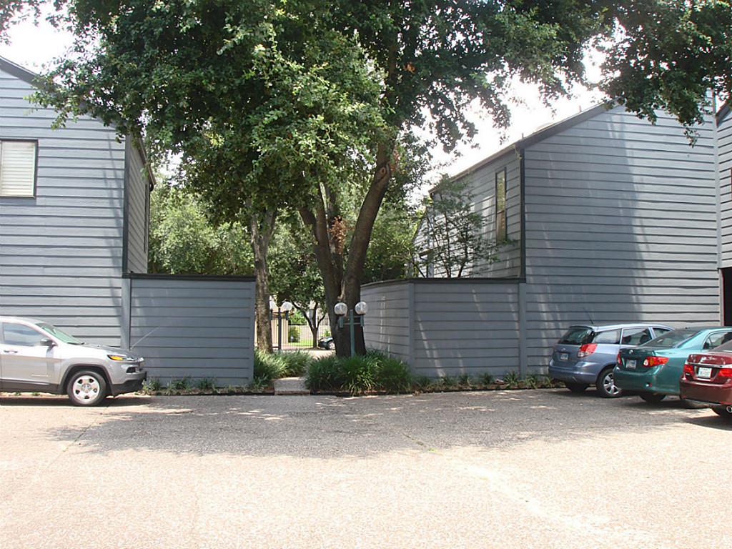 Primary Photo - 2100 Commonwealth St