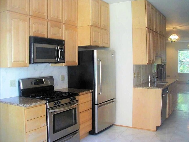 Building Photo - 71 Baldwin St