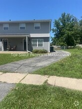 Building Photo - 306 SW Westview Dr