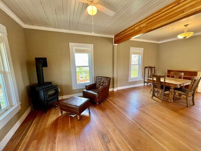 Foto del edificio - 1 br, 1 bath House - 501 S 2nd Street
