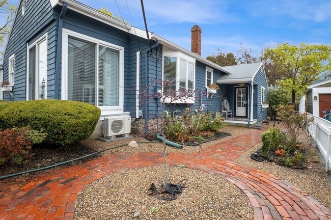 Foto del edificio - 13 Roosevelt Ave