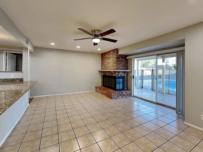 Building Photo - 413 E Fremont Dr