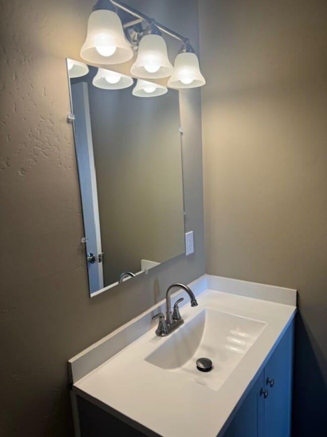 Building Photo - Gorgeos 3 Bedroom