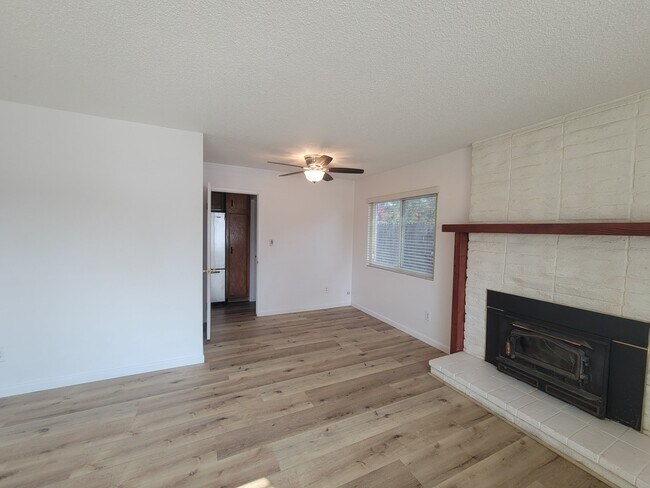 Foto del edificio - 2704 S Fairway Ct