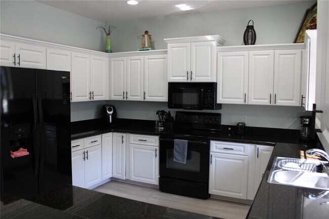 Foto del edificio - 3308 10 Th Ln W