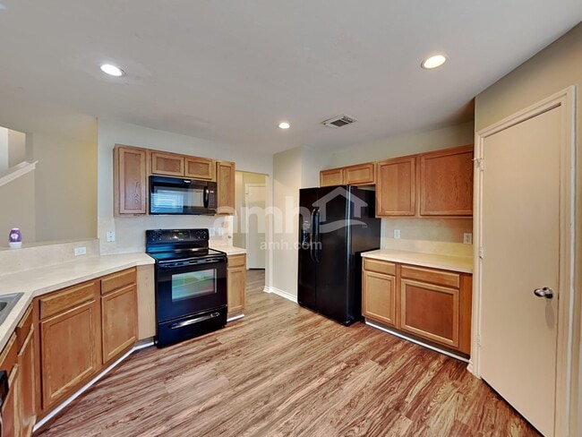 Building Photo - 2218 Shady Pine Dr