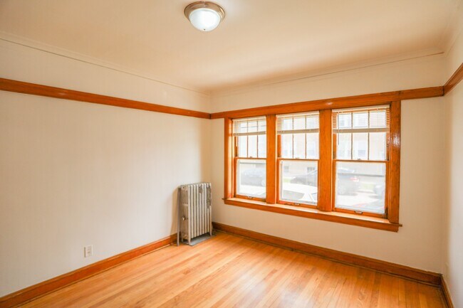 Foto del edificio - 2736 N Leclaire Ave