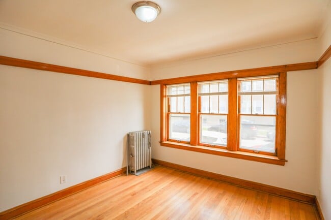 Building Photo - 2736 N Leclaire Ave