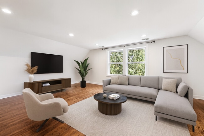 Foto del edificio - 3258 N Oakley Ave