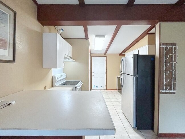 Building Photo - 1 Bedroom in Capital Heights available Aug...