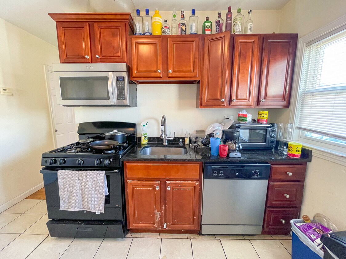 Foto principal - 28 Linden St