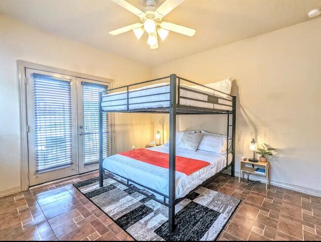 Foto del edificio - 1607 Bass St