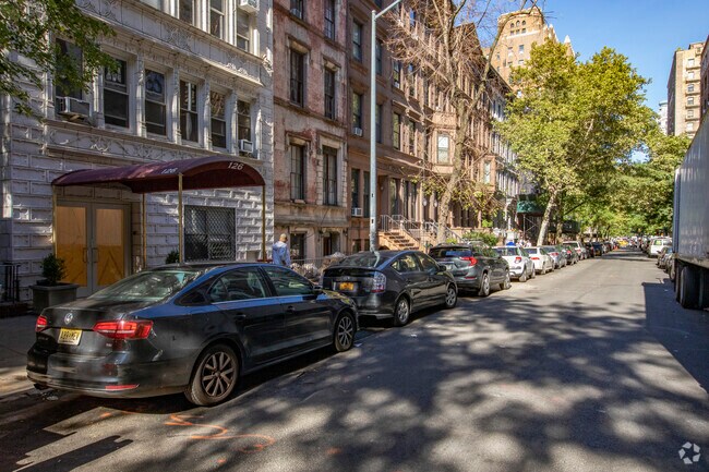 126 W 73rd St New York, NY 10023 - 126 W 73rd St