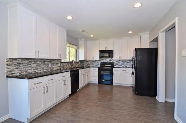 Building Photo - 7102 Casablanca Ct