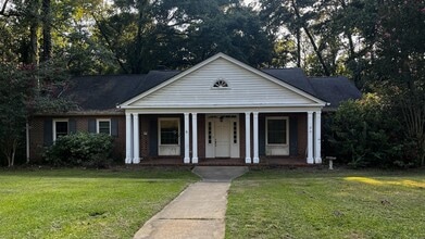 Building Photo - 310 Flavia Cir