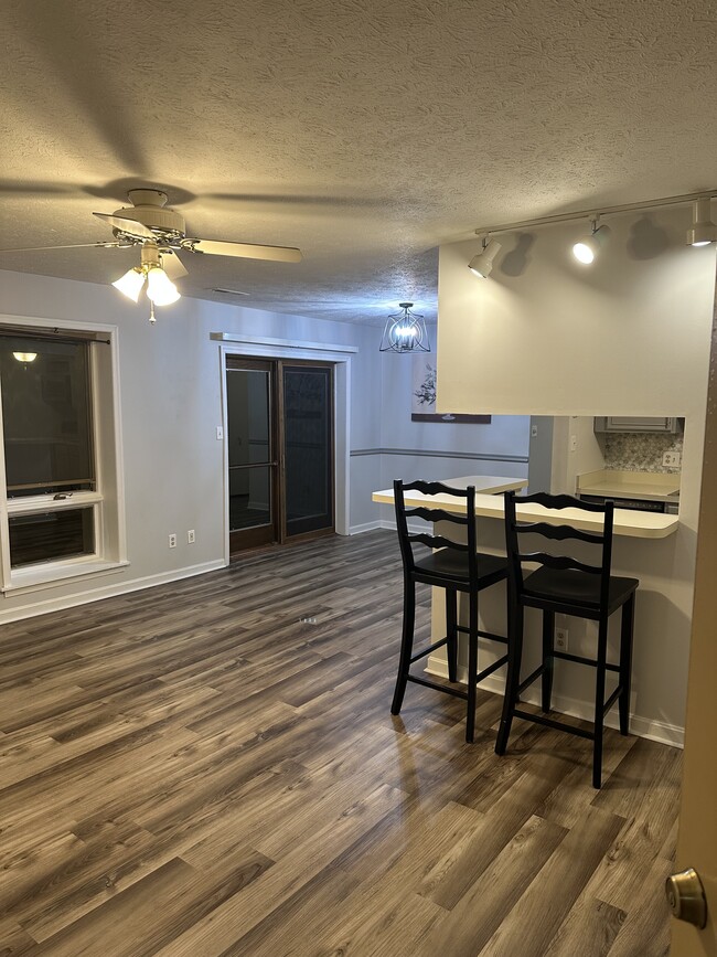 Building Photo - 23240 Chestnut Oak Ct
