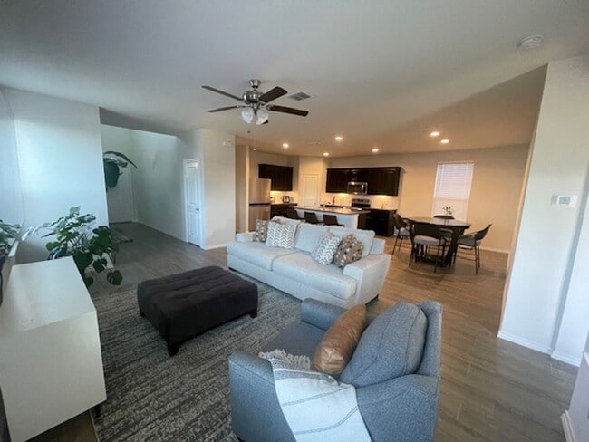 Building Photo - Charming 3-Bed, 2.5-Bath Home for Lease in...