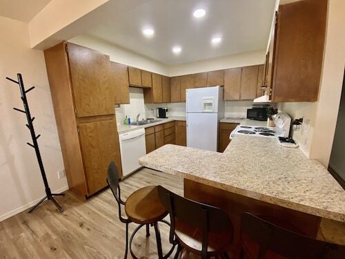 Foto del edificio - 1338 Heather Ln