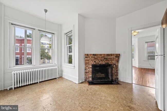 Building Photo - 320 6th St NE