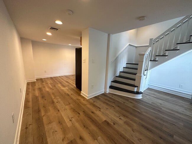 Foyer - 209 N 19th St