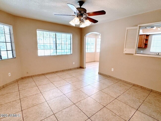 Building Photo - 925 S Longmore