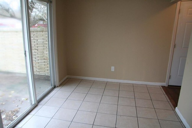 Foto del edificio - 323 Elaine St