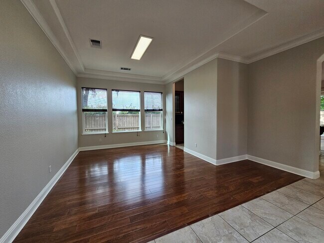 Building Photo - 1180 Bevinger Dr