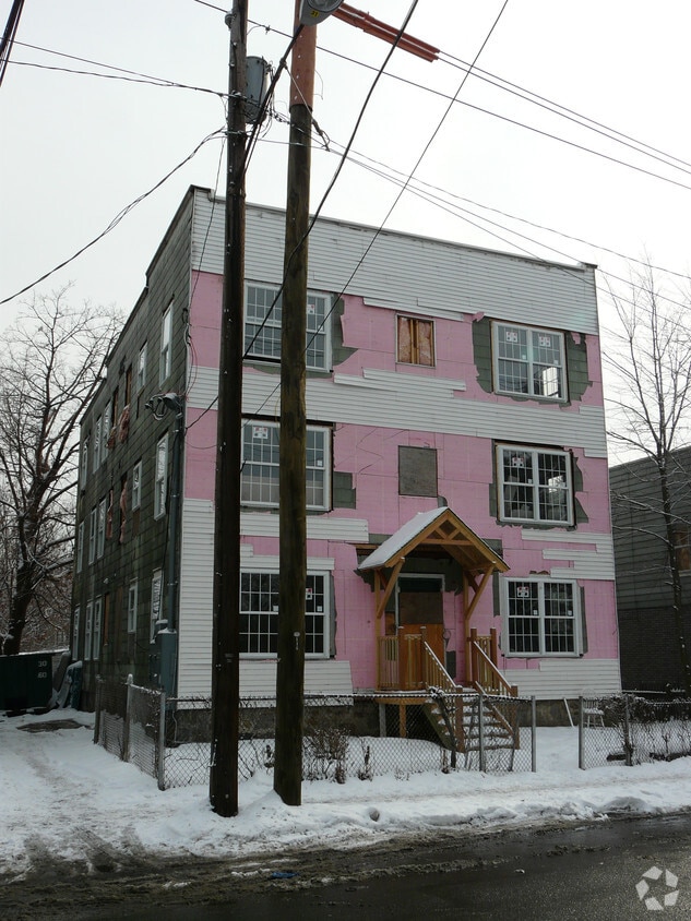 Building Photo - 730 Pacific St