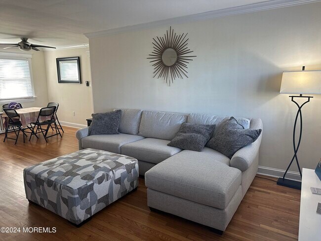 Foto del edificio - 300-306 Deal Lake Dr