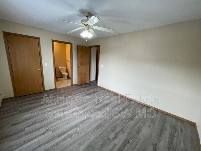 Building Photo - 2131 Southfork Dr