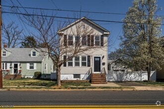 Building Photo - 536 Spruce Ave