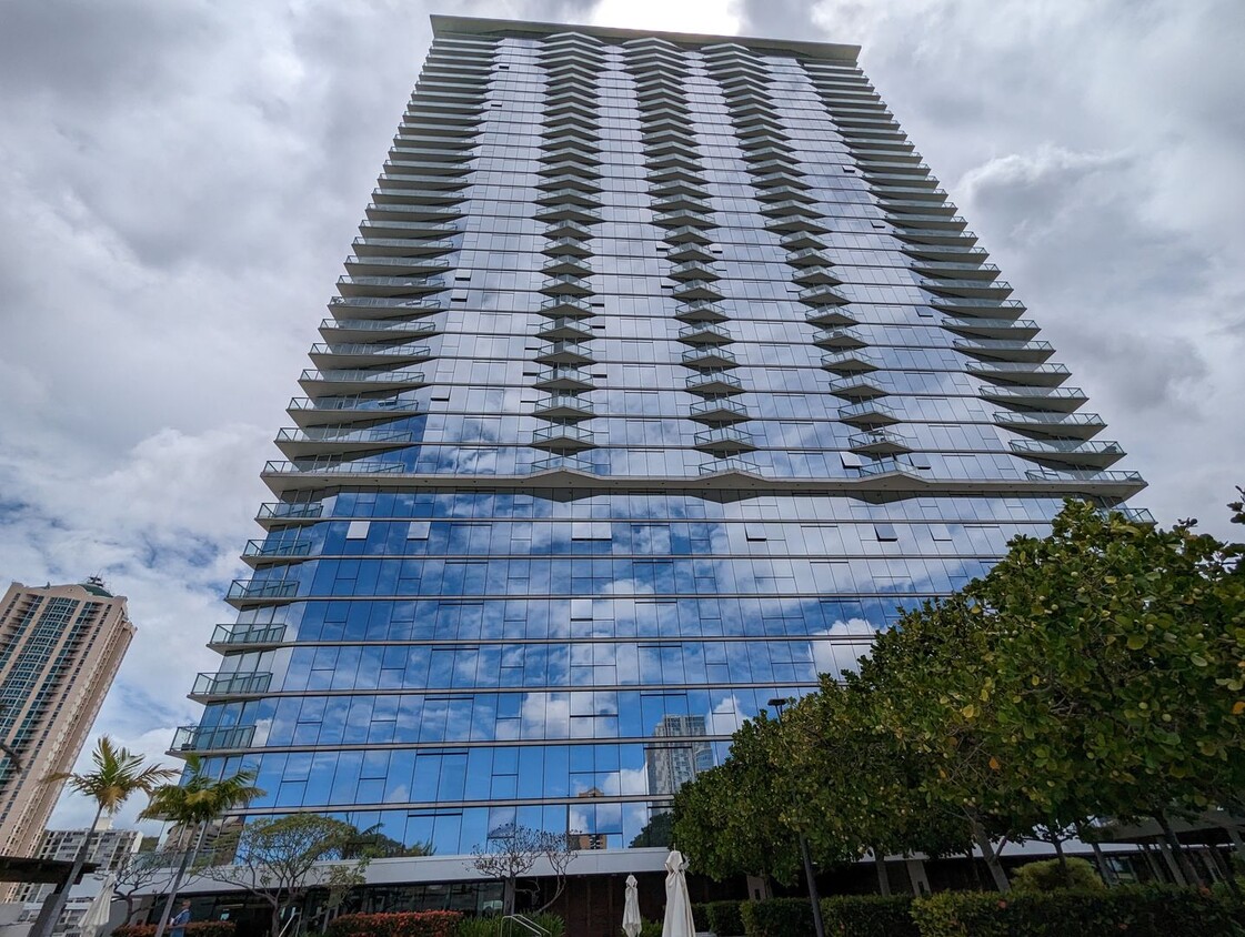 Foto principal - Symphony 2 Bed, 2 Bath, 1 Parking, Mountai...