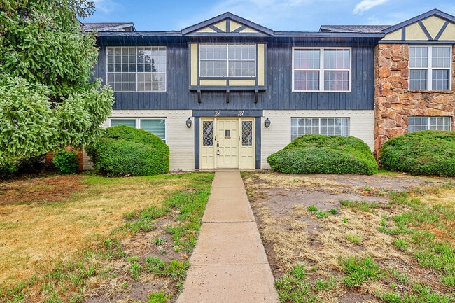 Photo - 2902 Airport Rd Townhome