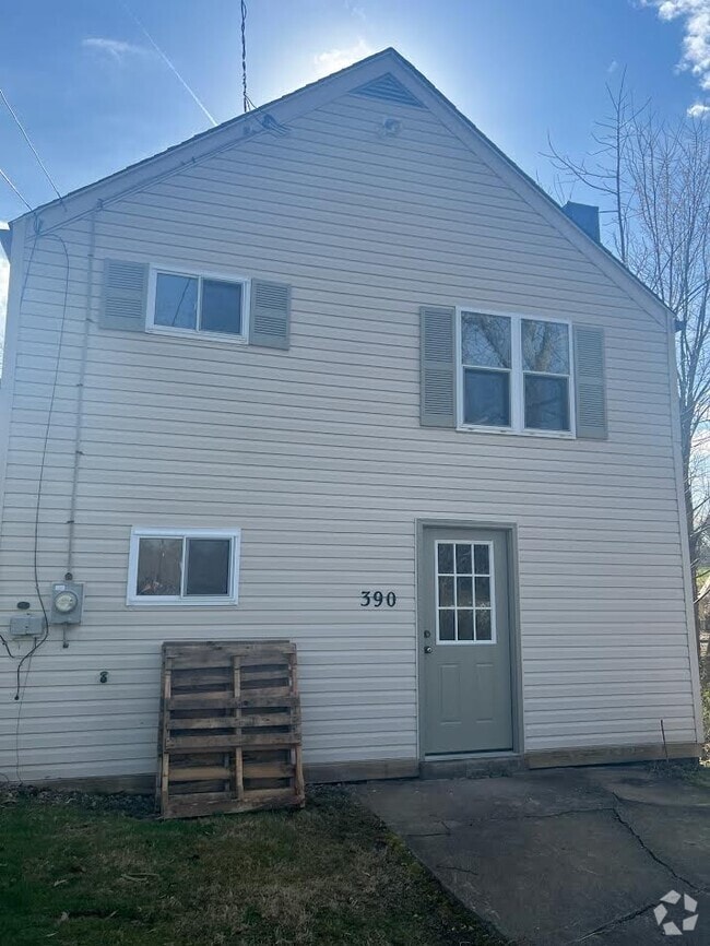Building Photo - 390 Mercer Rd