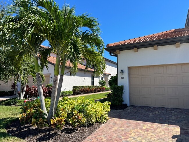 Building Photo - 1622 Oceania Dr S