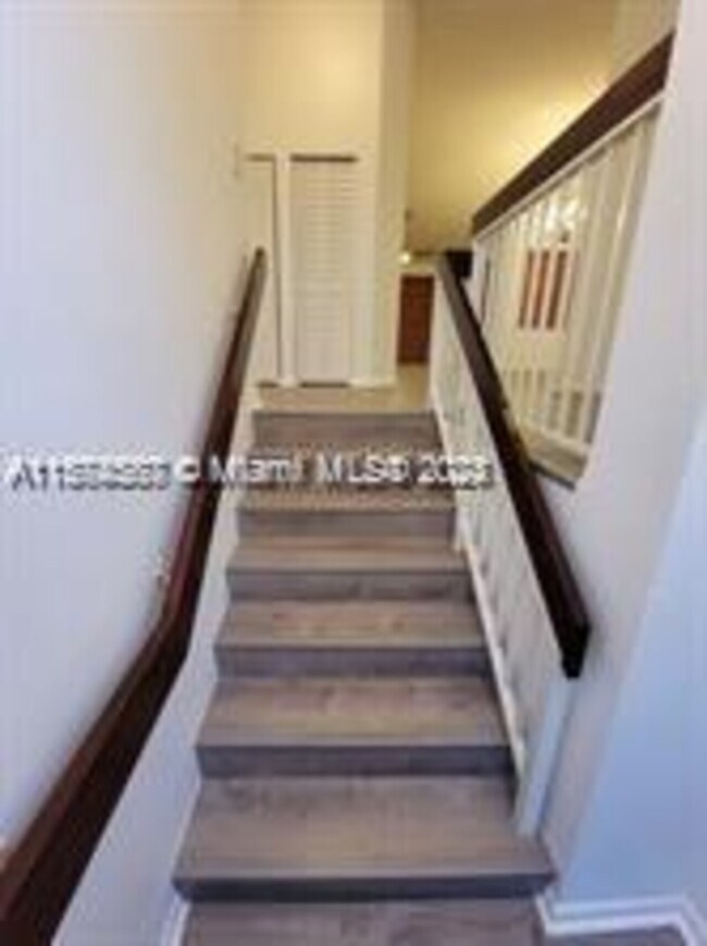 Foto del edificio - 15515 N Miami Lakeway N #202