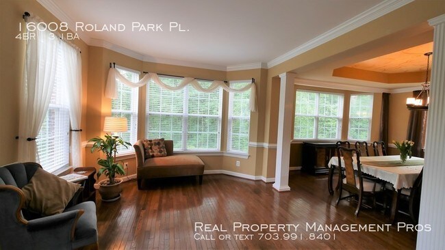 Foto del edificio - 16008 Roland Park Pl