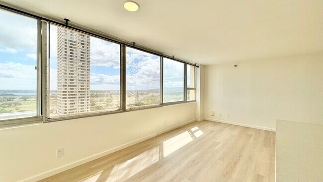 Building Photo - 1060 Kamehameha Hwy