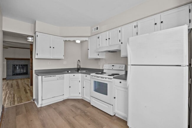 Photo - Charming 2 Bed, 2.5 Bath Townhouse for Rent in Virginia Beach!