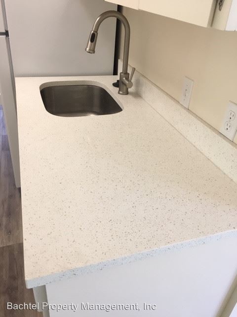 Foto del edificio - 2 br, 1 bath Apartment - 1500 15th Ave. E.